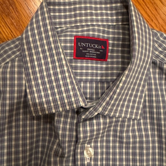 Untuckitit Button Down Slim Fit - Picture 2 of 7
